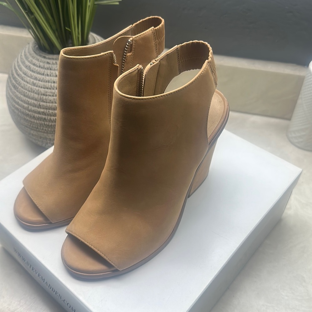 Women’s Steve Madden nude chunkie heels size 8.5